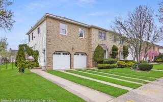 80 Venus Pl, Staten Island, NY 10312