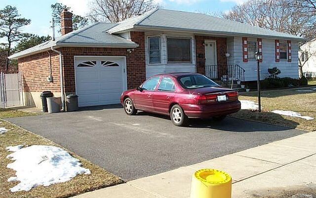 80 W Walnut St, Farmingdale, NY 11735