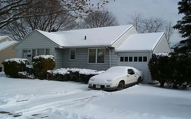 81 E End Ave, Hicksville, NY 11801