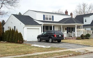 81 Jefferson Rd, Farmingdale, NY 11735