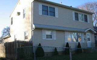 81 Kuhl Ave, Hicksville, NY 11801