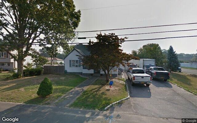 81 Westwood Ave, Deer Park, NY 11729