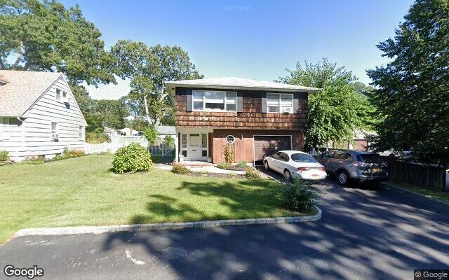 81 Whitman Ave, Islip, NY 11751