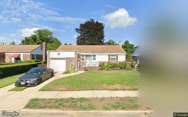 810 Bauer St, Elmont, NY 11003