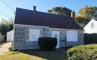 818 County Line Rd, Amityville, NY 11701