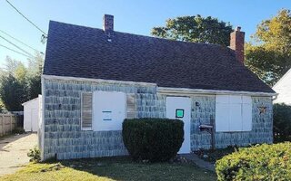 818 County Line Rd, Amityville, NY 11701