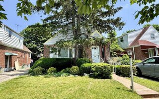 82-65 250th St, Bellerose, NY 11426