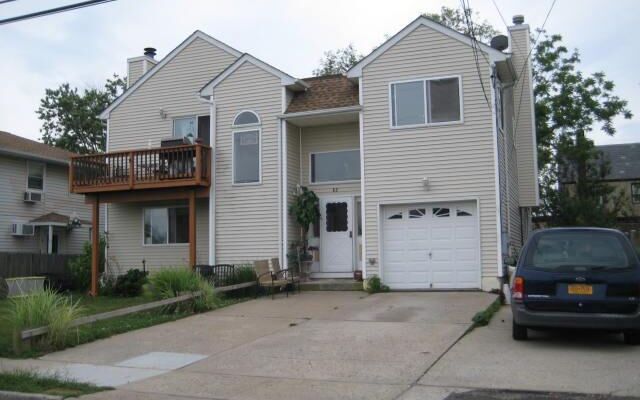 82 California Pl S, Island Park, NY 11558