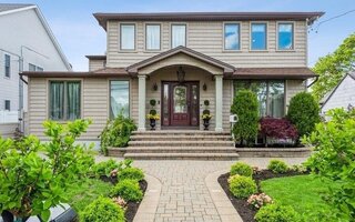 82 Division Ave, Massapequa, NY 11758