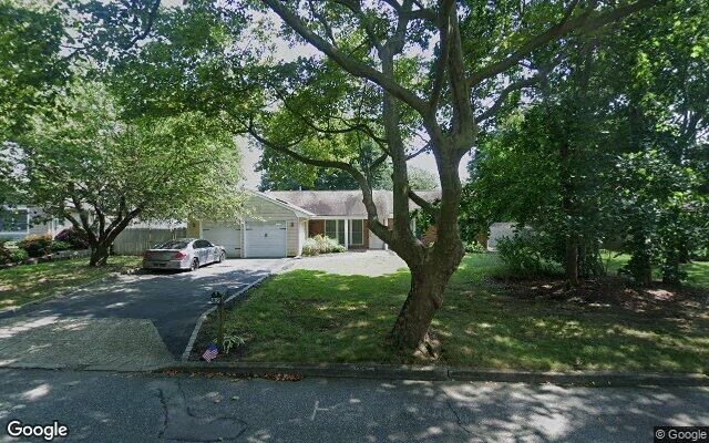 82 Granada Cir, Mount Sinai, NY 11766