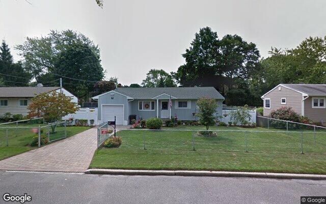 82 Louisiana Ave, Bay Shore, NY 11706