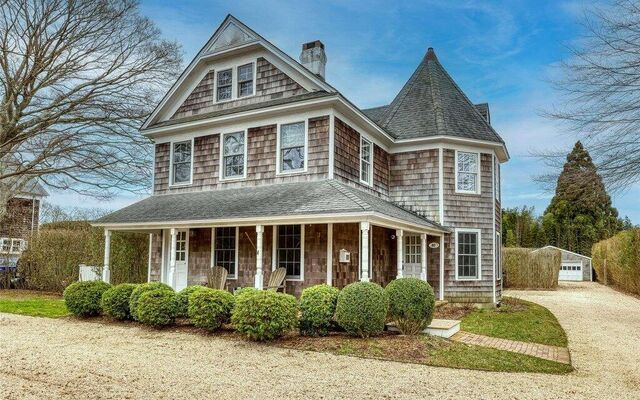 82 Powell Ave, Southampton, NY 11968 (House View)