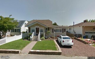 822 S 4th St, Lindenhurst, NY 11757