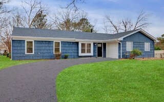 826 Old Town Rd, Selden, NY 11784
