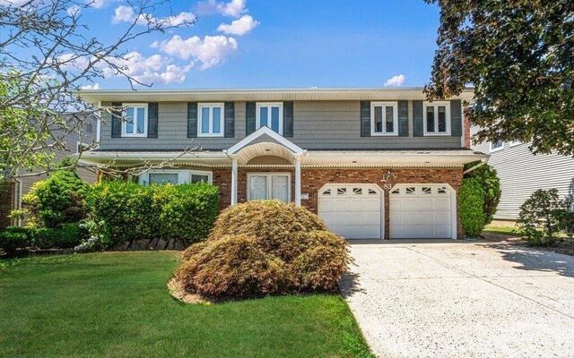 83 Arnold Ct, East Rockaway, NY 11518