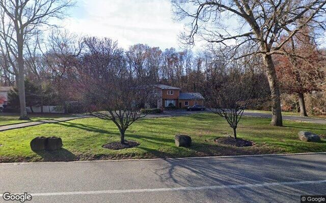 83 Bagatelle Rd, Melville, NY 11747