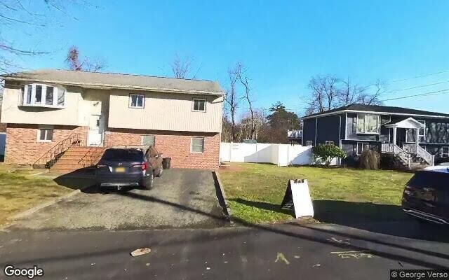 83 Hyde Park Ave, Bay Shore, NY 11706