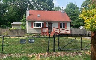 83 West Ln, Medford, NY 11763