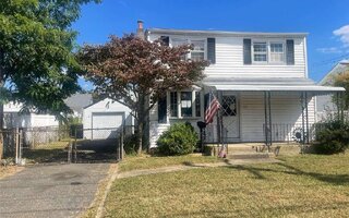 831 Keith Ln, West Islip, NY 11795