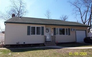 832 N Greene Ave, Lindenhurst, NY 11757