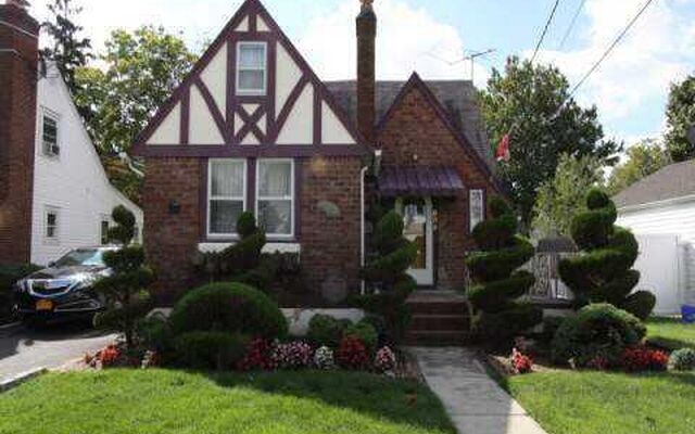 834 Edward St, North Baldwin, NY 11510