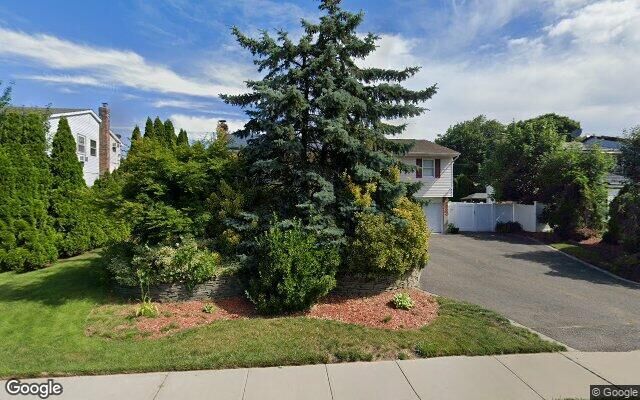 835 Townline Rd, Hauppauge, NY 11788 (House View)