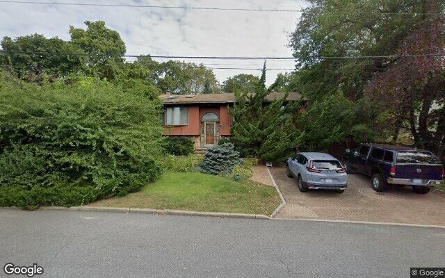 837 Stanley St, West Islip, NY 11795