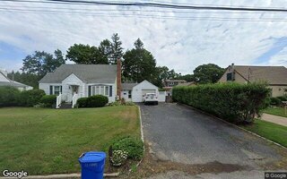 84 Harris St, Patchogue, NY 11772