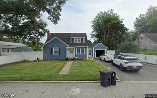 84 Harris St, Patchogue, NY 11772
