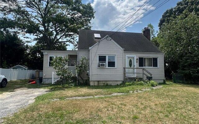 84 Maddox Ave, Islip, NY 11751 (Yard)