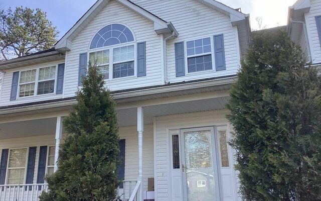 84 Robinson Ave, Medford, NY 11763 (Porch)