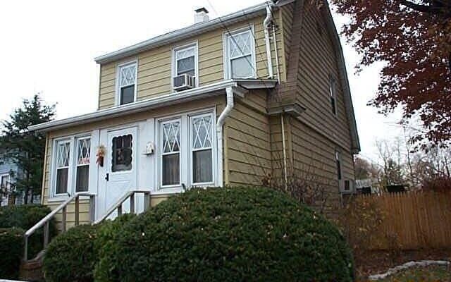 84 Roosevelt Ave, Valley Stream, NY 11581