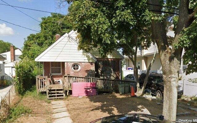 840 Taft St, West Hempstead, NY 11552 (Porch)