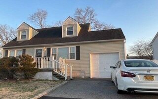 842 Brook St, West Babylon, NY 11704