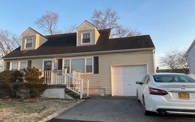 842 Brook St, West Babylon, NY 11704 (House View)