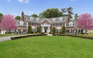 85 11th St, Garden City, NY 11530