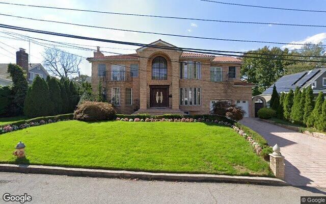 85-14 Palo Alto St, Hollis, NY 11423