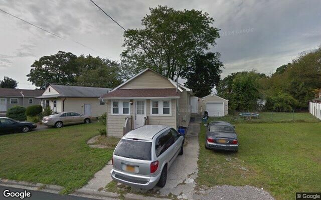 85 Corsica St, Copiague, NY 11726