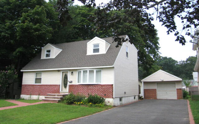 85 E Pennywood Ave, Roosevelt, NY 11575