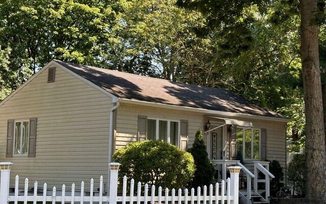 85 Lake Prom, Ronkonkoma, NY 11779 (Porch)