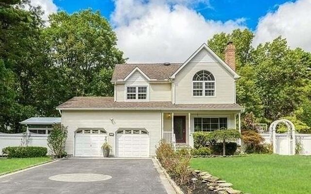 85 Mowbray St, Patchogue, NY 11772 (Garage)