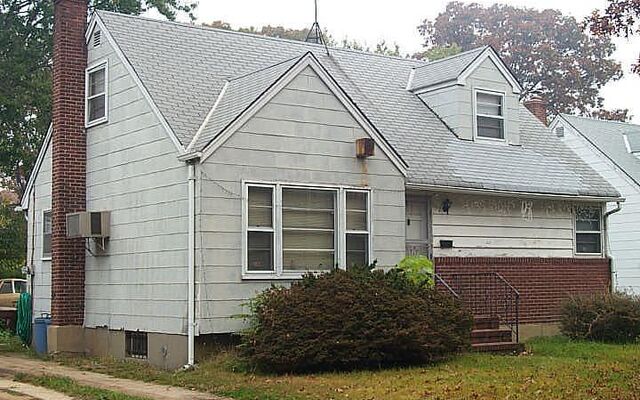 852 Smith St, Uniondale, NY 11553