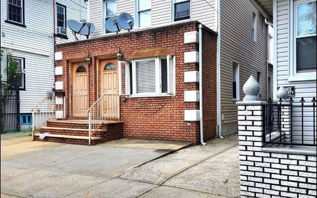 86-27 125th St, Richmond Hill, NY 11418 (Porch)