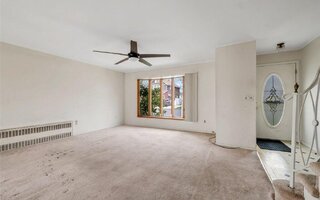 86-32 260th St, Floral Park, NY 11001