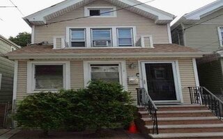 86-85 102nd St, Richmond Hill, NY 11418