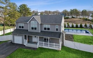 86 Country Rd, Medford, NY 11763