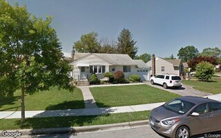 86 E End Ave, Hicksville, NY 11801