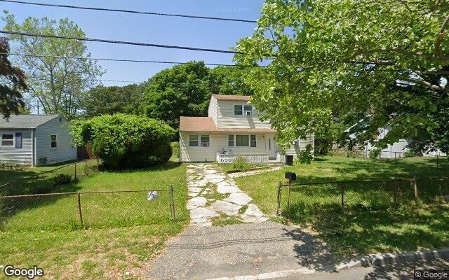 86 Eisenhower Ave, Brentwood, NY 11717