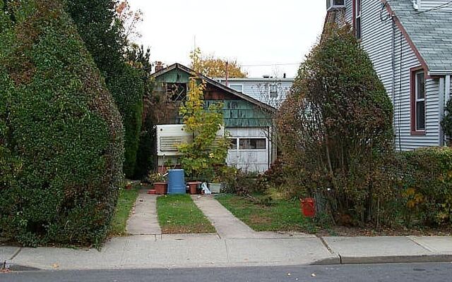 86 Gotham Ave, Elmont, NY 11003