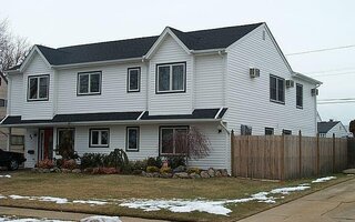 86 Weaving Ln, Wantagh, NY 11793